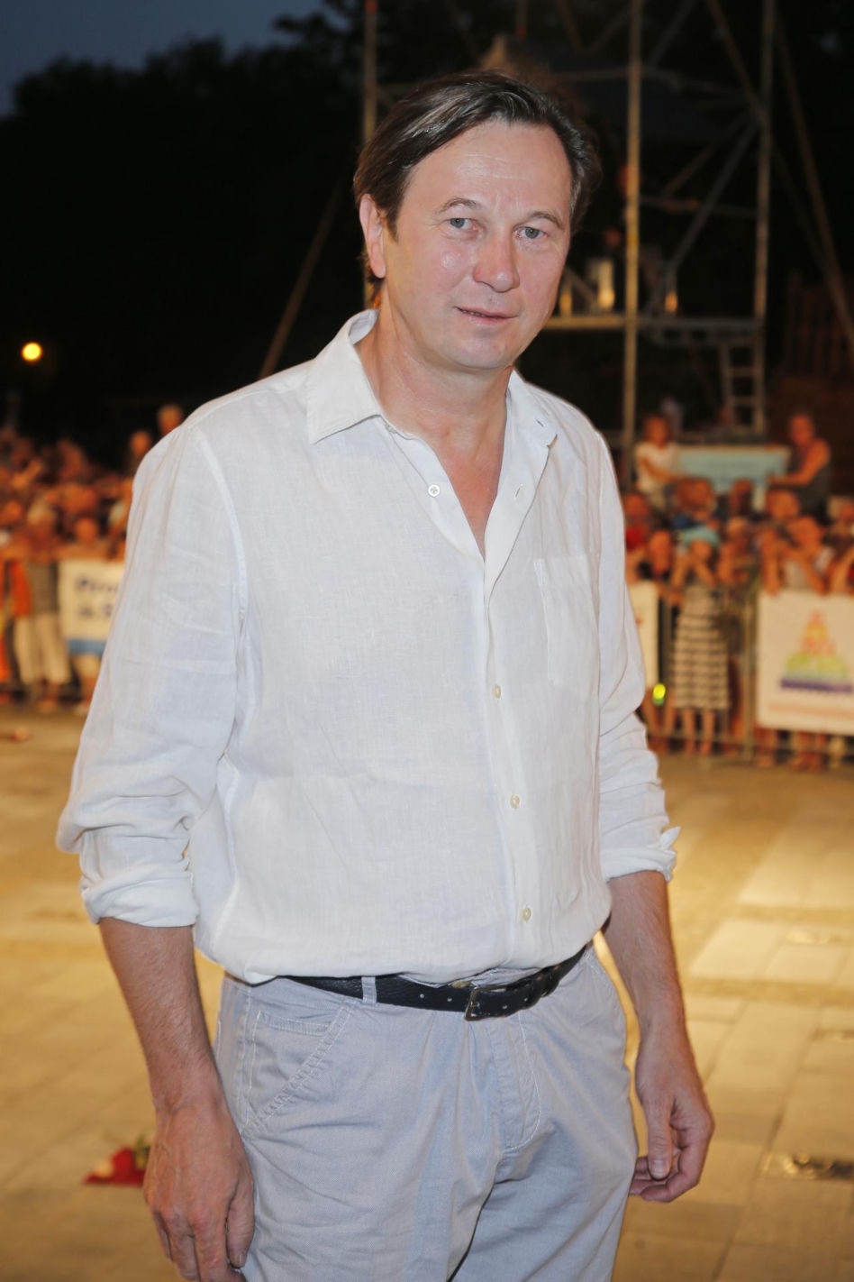 Piotr Cyrwus kiedyś i dziś. Tak przez lata zmieniał się aktor znany z roli Ryśka w "Klanie"