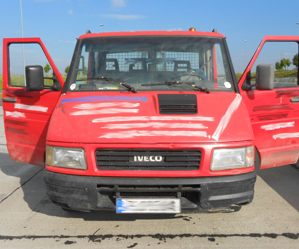 Kierowca bez prawa jazdy, a bus bez ważnych badań. Duet bez dokumentów został wycofany z ruchu