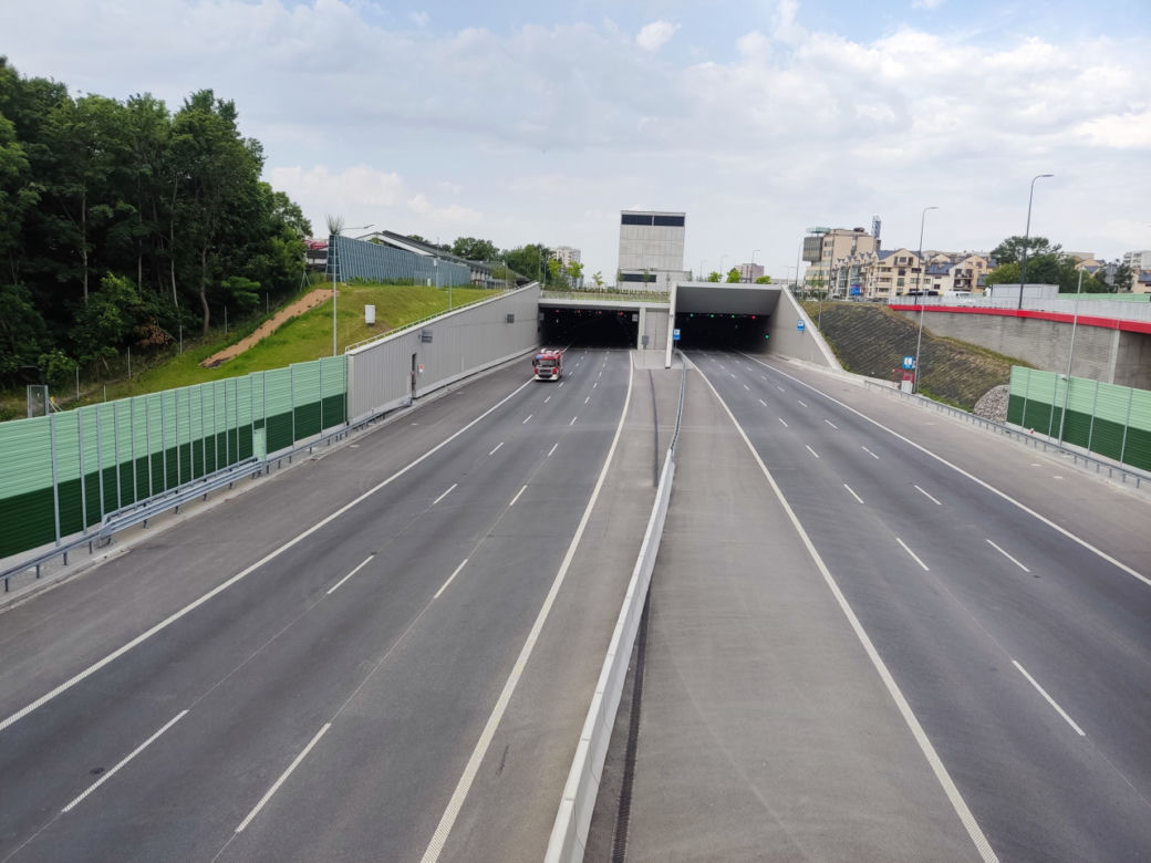 Strażacy zamknęli tunel Południowej Obwodnicy Warszawy. "Trwa sprawdzanie obiektu"