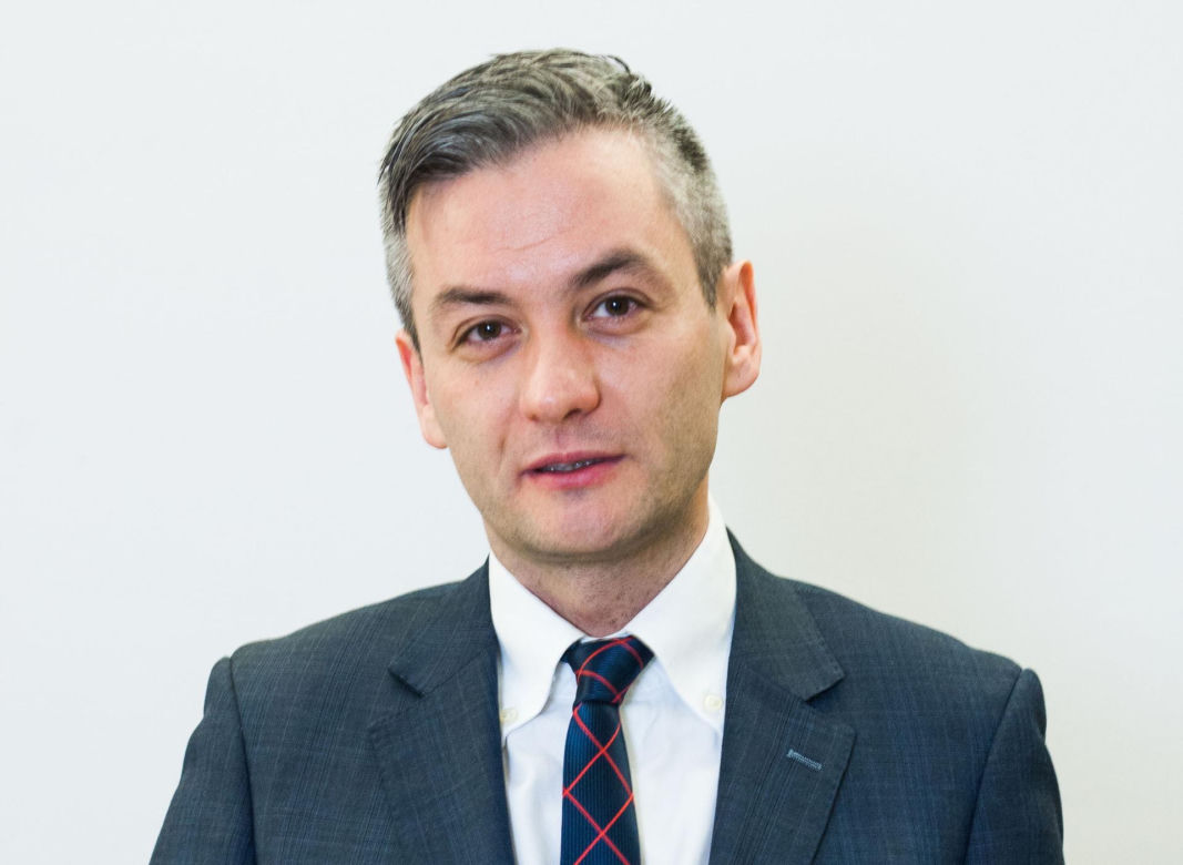 Robert Biedroń jest siwiutki jak gołąbek! 