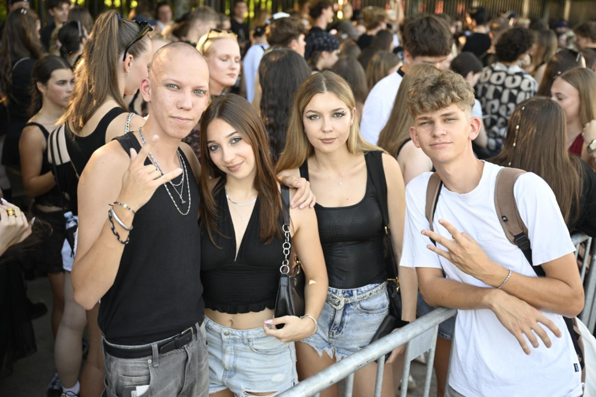 Fani w upale czekają na koncert The Weeknd. Tłumy w Warszawie