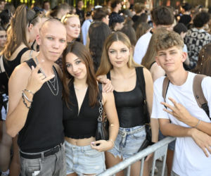 Fani w upale czekają na koncert The Weeknd. Tłumy w Warszawie