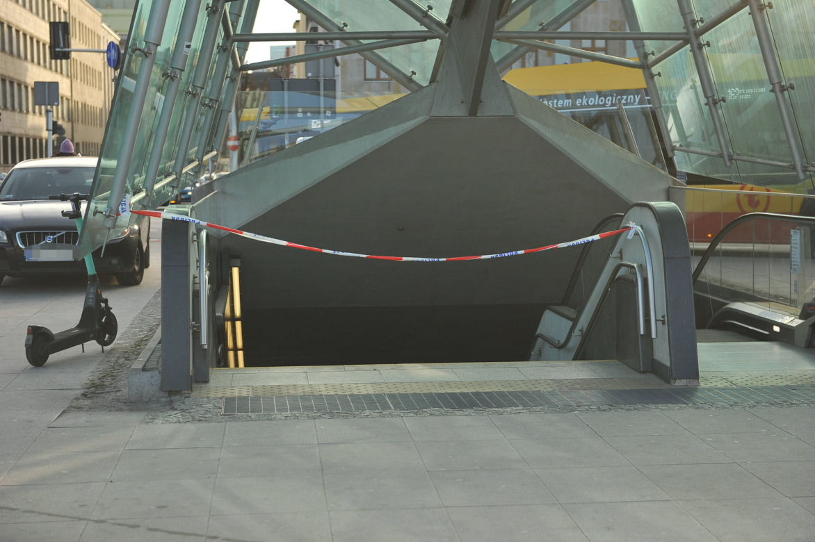 Tragedia na stacji metra Centrum Nauki Kopernik. Nie było szans na ratunek 
