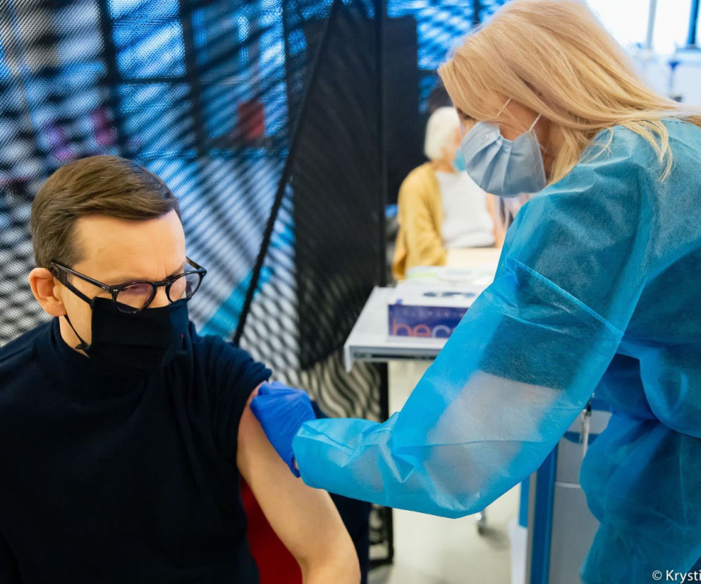 Premier Mateusz Morawiecki przyjął trzecią dawkę szczepionki