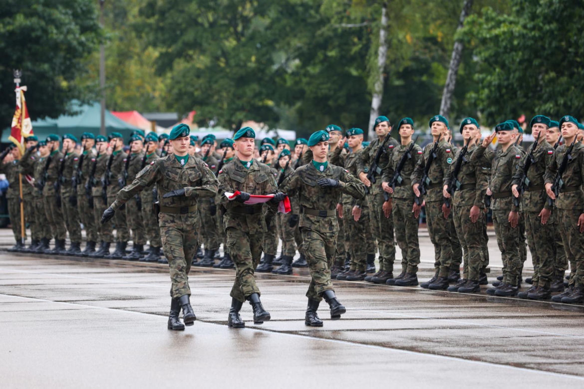 Przysięgę wojskową w Warszawie złożyło 1800 żołnierzy. Szef MON: to historyczne wydarzenie [ZDJĘCIA]