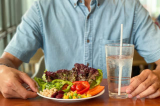 Zawsze masz ochotę na słodkie po obiedzie? Brakuje ci jednego składnika, który hamuje skoki cukru