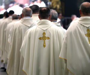 Koniec przywilejów! Rząd Tuska każe płacić pierwszej damie, księżom i rolnikom