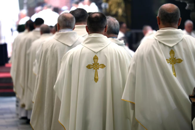 Koniec przywilejów! Rząd Tuska każe płacić pierwszej damie, księżom i rolnikom