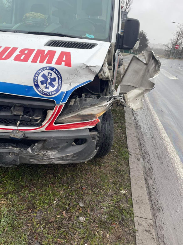 Poznań: Wypadek z udziałem karetki! "Ku przestrodze"