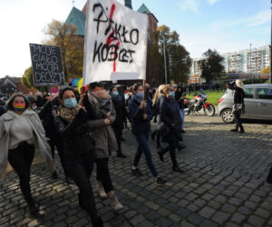 Kołobrzeg: Protest kobiet na ulicach miasta