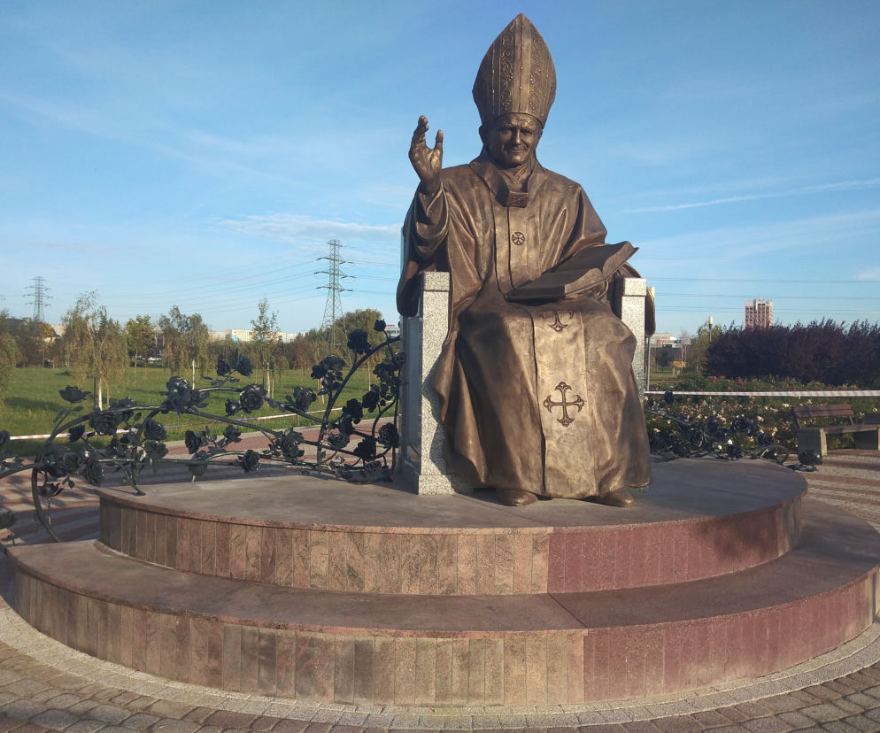 pomnik Jana Pawła II stanął w rzeszowskim parku papieskiem 