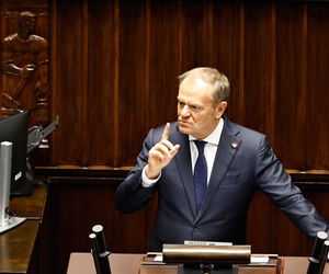 Akty dywersji na kolei. Premier Donald Tusk wprowadza alarm CHARLIE! Co to oznacza?