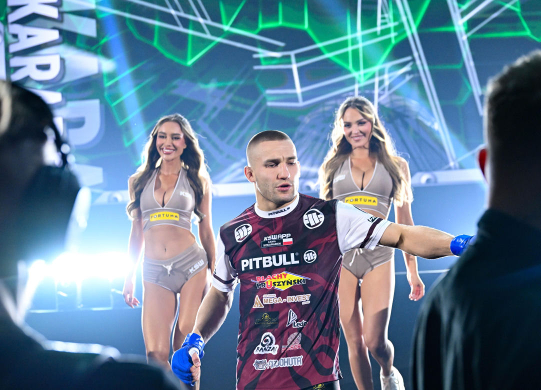 KSW 112. Ring girls