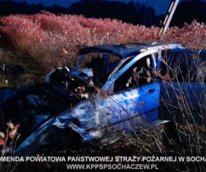 Januszew. Rozbił się o słup tak mocno, że wypadł z auta! Nie żyje młody mężczyzna [ZDJĘCIA]