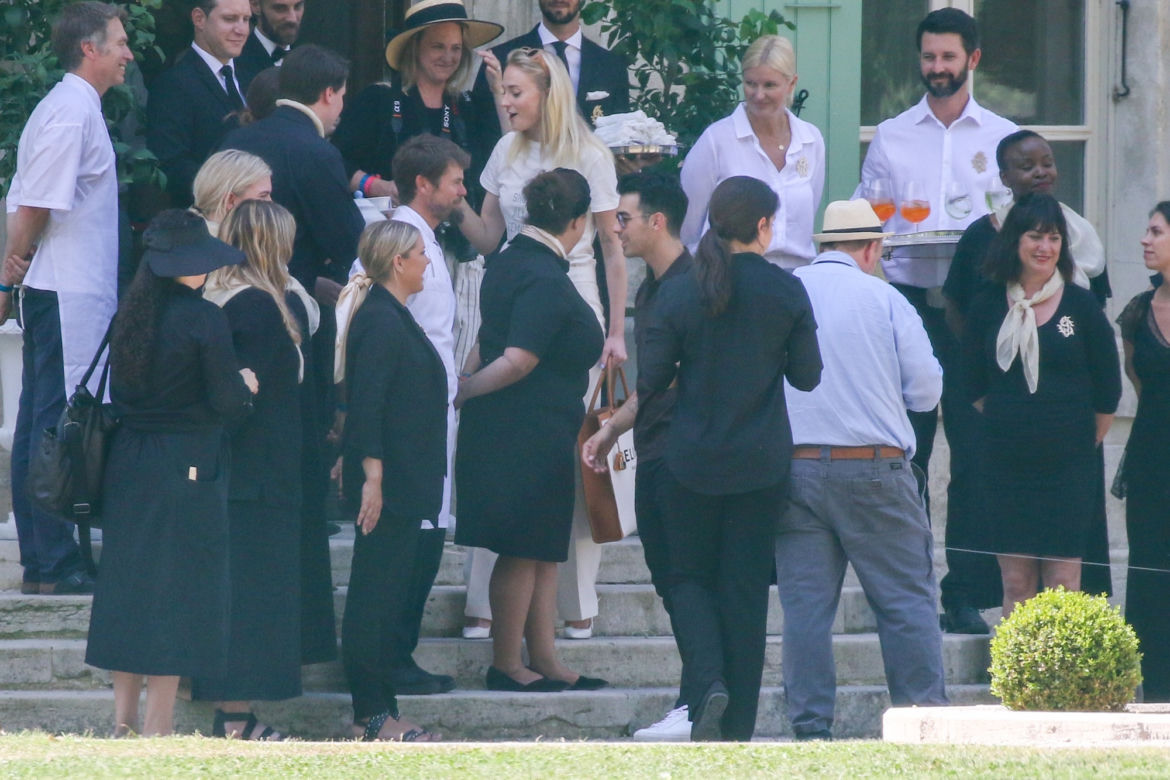 Joe Jonas i Sophie Turner na miejscu swojego ślubu