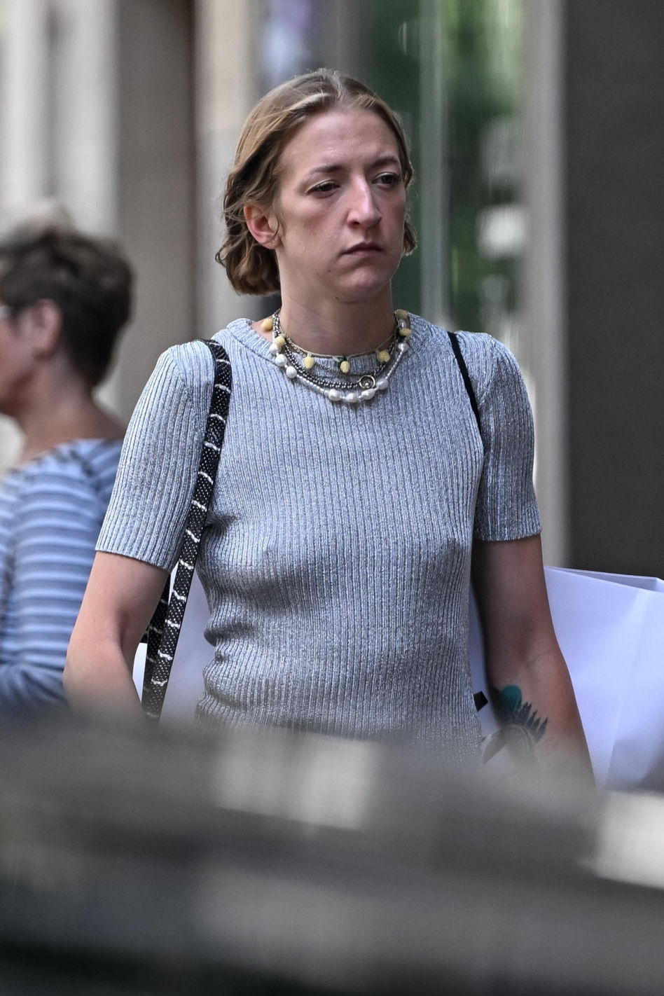 Lara Gessler prezentuje sutki na mieście
