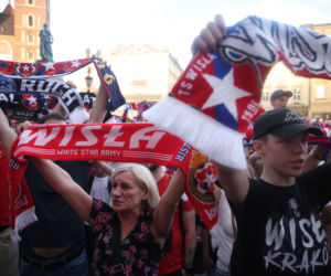 Tłumy kibiców na fecie Wisły Kraków po awansie do Ekstraklasy. Znajdź się na zdjęciach!