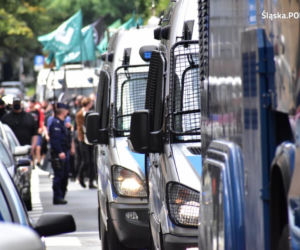 Katowice: Policjanci wśród nacjonalistów. Tajemnicza akcja służb na marszu! 
