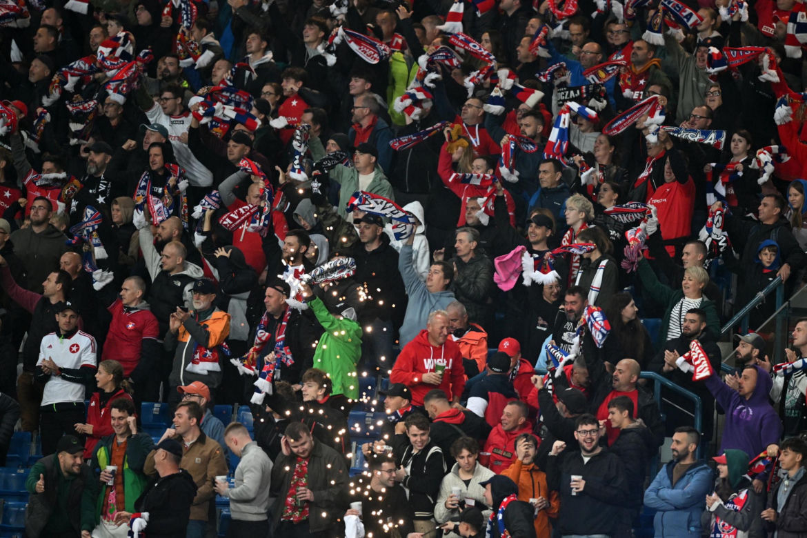 Wisła Kraków - Jagiellonia Białystok; Zdjęcia kibiców i zawodników z meczu 8. kolejki PKO BP Ekstraklasy