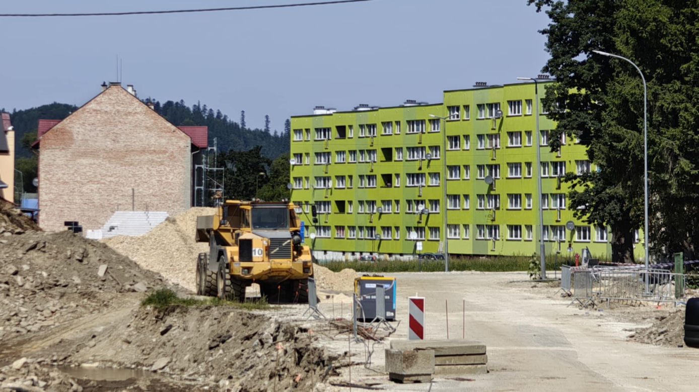 Stronie Śląskie niemal rok po powodzi. Jak wygląda dziś miejsce, gdzie pękła tama? 