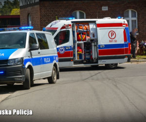 25-letni motocyklista potrącił policjanta, po czym sam rozbił się na płocie