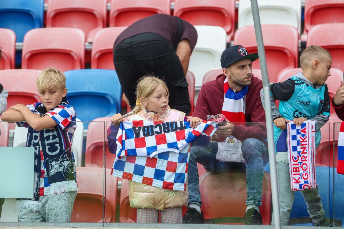 Sportowe emocje na trybunach podczas meczu Górnik Zabrze - Piast Gliwice