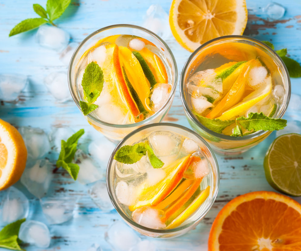 Lemoniada cytrusowa - przepis na lemoniadę z cytryn, limonek i pomarańczy