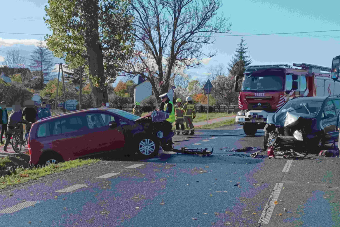 Koszmarny wypadek pod Siedlcami. Tir staranował dwie osobówki. Troje dzieci trafiło do szpitala!