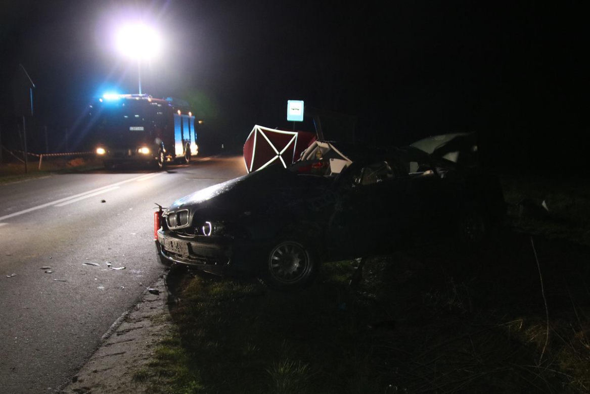 Tragiczny wypadek w Szczuce pod Brodnicą. Nie żyje 24-letni kierowca BMW