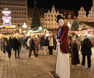 Wroclaw. Jarmark Bozonarodzeniowy juz otwarty.