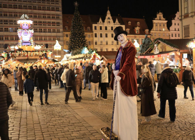 Wroclaw. Jarmark Bozonarodzeniowy juz otwarty.