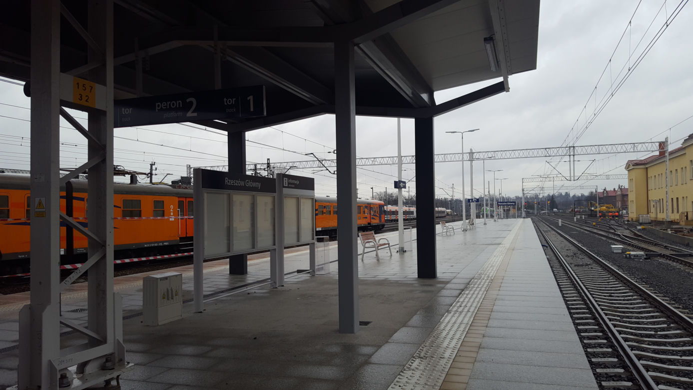 Rzeszów Główny na półmetku prac. Dwa pierwsze perony będą oddane w połowie lutego [ZDJĘCIA]