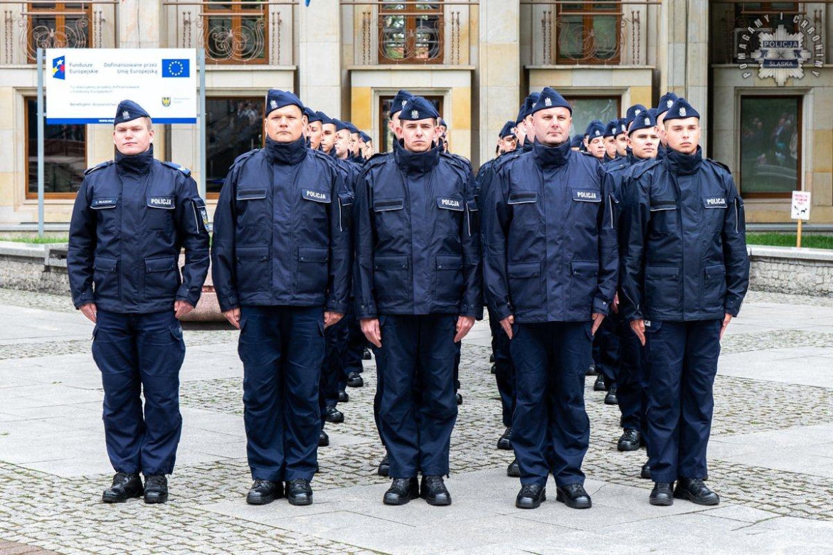 Policjantki i policjanci złożyli ślubowanie. 126 funkcjonariuszy zasiliło śląski garnizon
