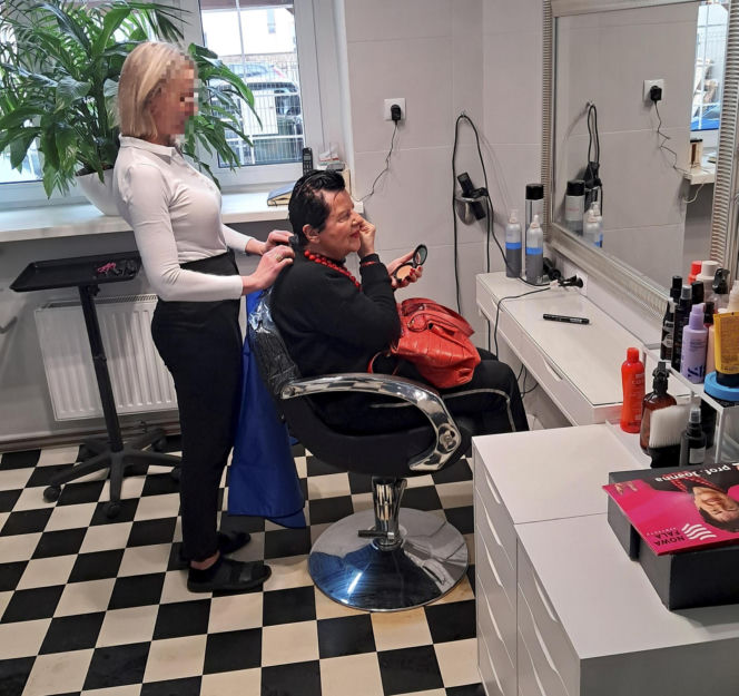 Joanna Senyszyn u fryzjera