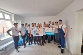 Zaniedbana kamienica w Bytomiu stała się domem dla 4 rodzin. Remont prowadzony przez Habitat for Humanity Poland wspomogła Fundacja Saint-Gobain