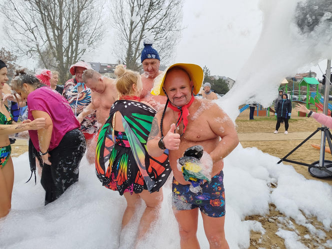 Mazowieckie Morsy otworzyły sezon morsowania 2025/2026 nad zalewem w Siedlcach