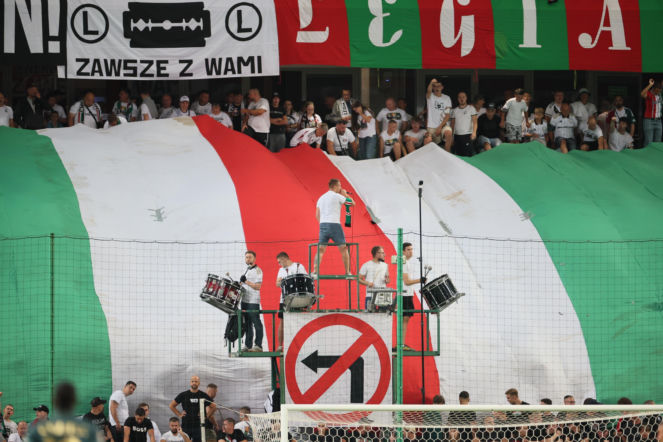 Powrót Starucha na stadion Legii. Mocny transparent na temat morderstwa w Krakowie