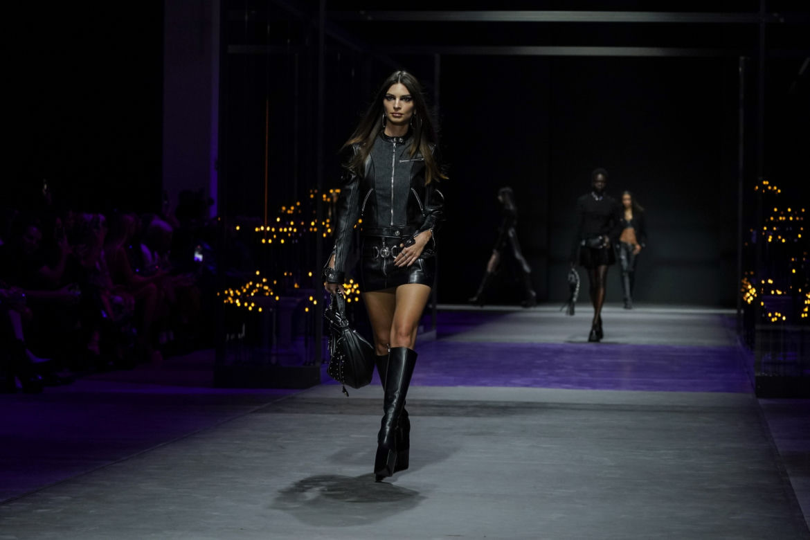 Emily Ratajkowski obściskuje się z tajemniczym mężczyzną. To nie jest Brad Pitt!