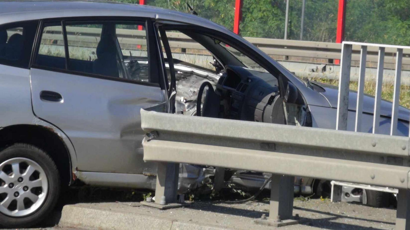 Koszmar na drodze. Wjechał w bariery i zginął. Przerażająca śmierć kierowcy