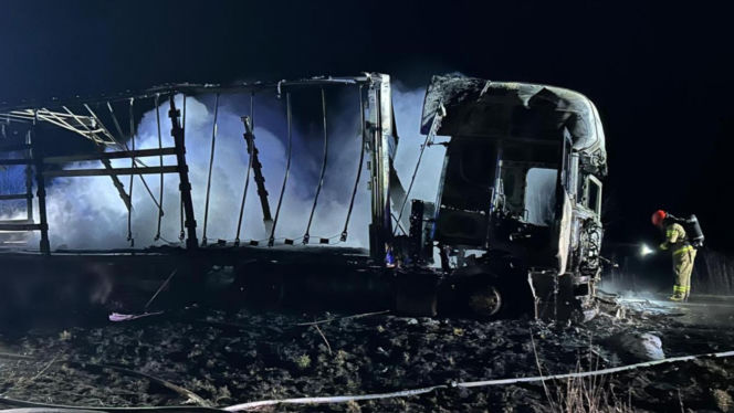 Nocny pożar ciężarówki pod Żyrzynem