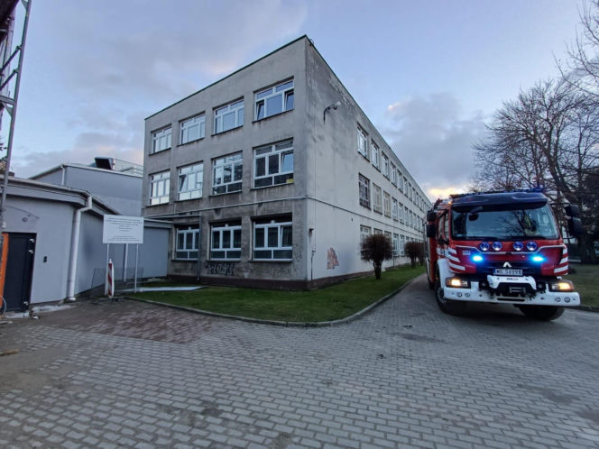 Szkoła Podstawowa nr 5 w Siedlcach ewakuacja czynności straży pożarnej