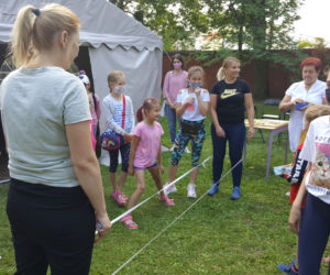 Podwórkowe gry w letniej czytelni w Grudziądzu