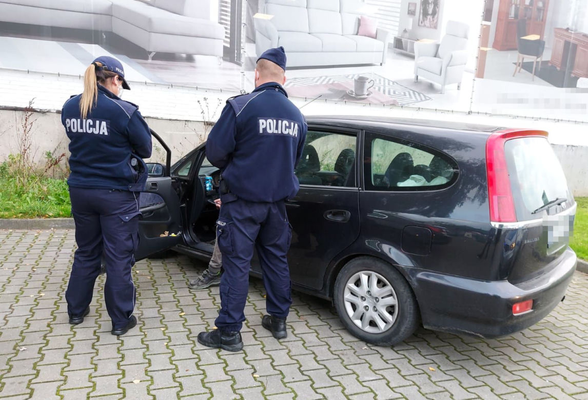 Jechał na rozerwanej oponie, miał 1,3 promila alkoholu