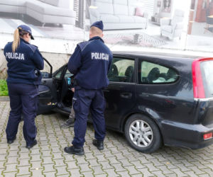 Jechał na rozerwanej oponie, miał 1,3 promila alkoholu