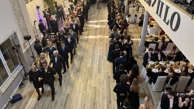 Studniówka pełna blasku i emocji! Tak bawili się maturzyści II LO w Bydgoszczy [ZDJĘCIA]