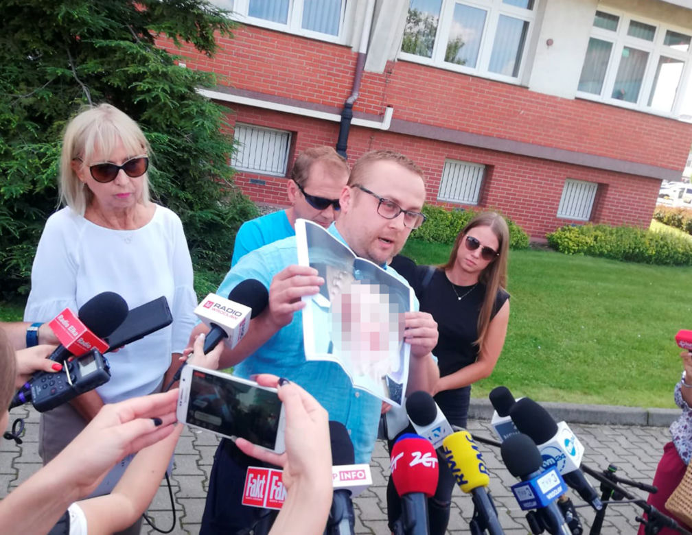 Lubin. Konferencja prasowa rodziny zmarłego Bartosza S.