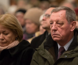 CAŁY PIS MODLI SIĘ ZA MAMĘ PREZESA