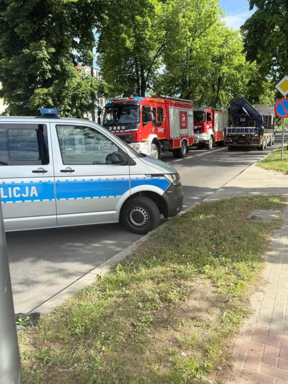 Śmiertelne potrącenie 12-latki na rowerze przez ciężarówkę. Na miejscu pracuje policja oraz prokurator