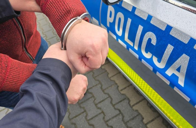 Złamał szczękę przechodniowi. 20-latek z Leszna z zarzutem