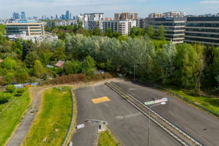 Pustka i krzaki? Nie – to kluczowe rezerwy terenu. Kiedy Warszawa zbuduje tu drogi i tramwaje?